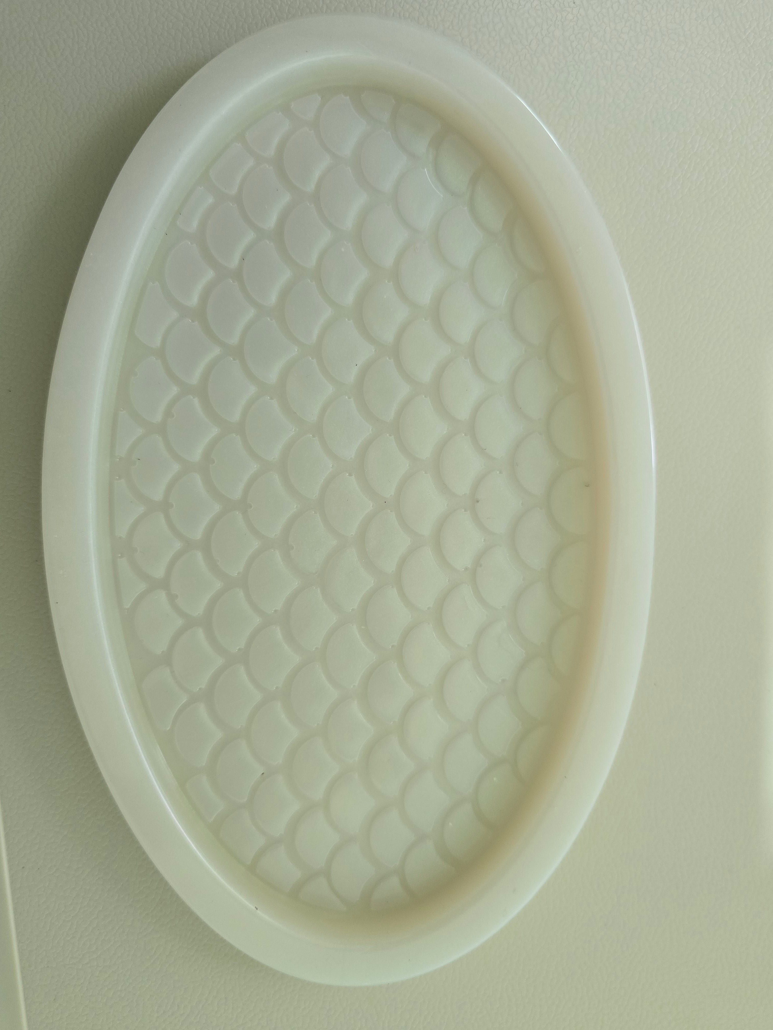 Oval 9 inch tray in Pearl
